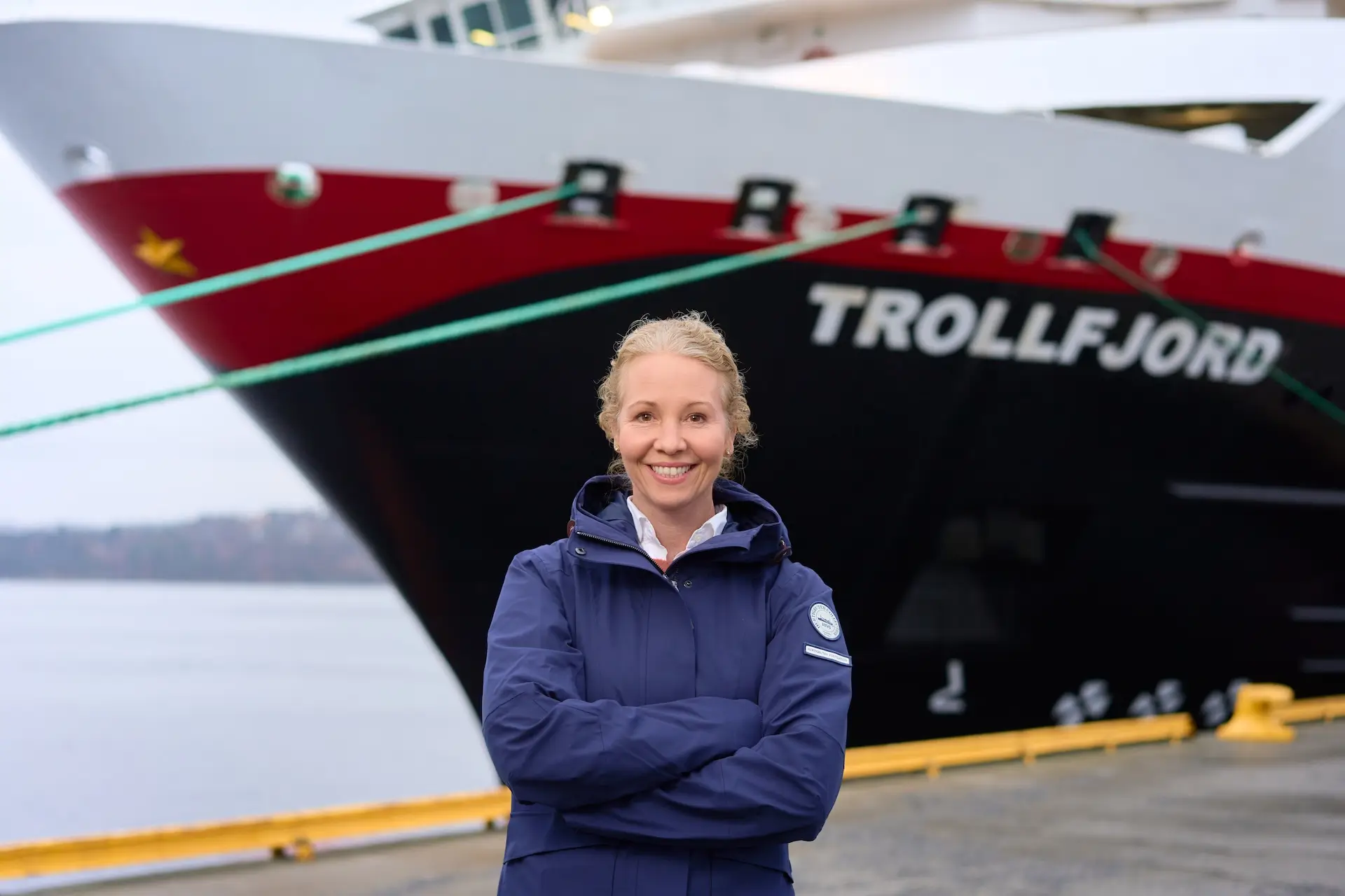 Hedda Felin in front of the Hurtigruten ship Trollfjord
